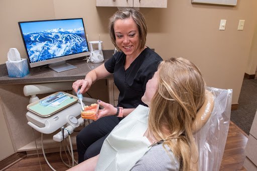 Dentist Elmhurst - Kurt Carlson DMD 1 Featured image