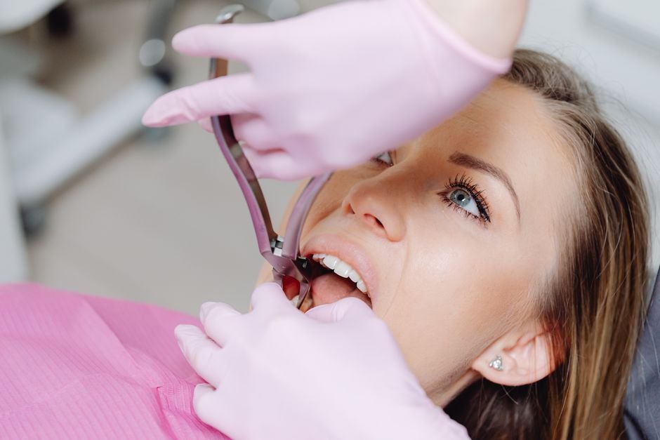 knocked out tooth tips — Knocked Out Tooth Tips: What to Do Immediately